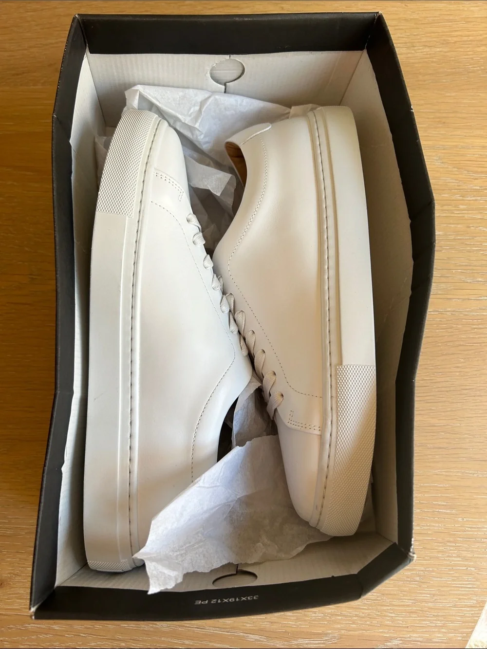 THURSDAY LOW TOP Encore SNEAKERS, White, Size 9, NWT
